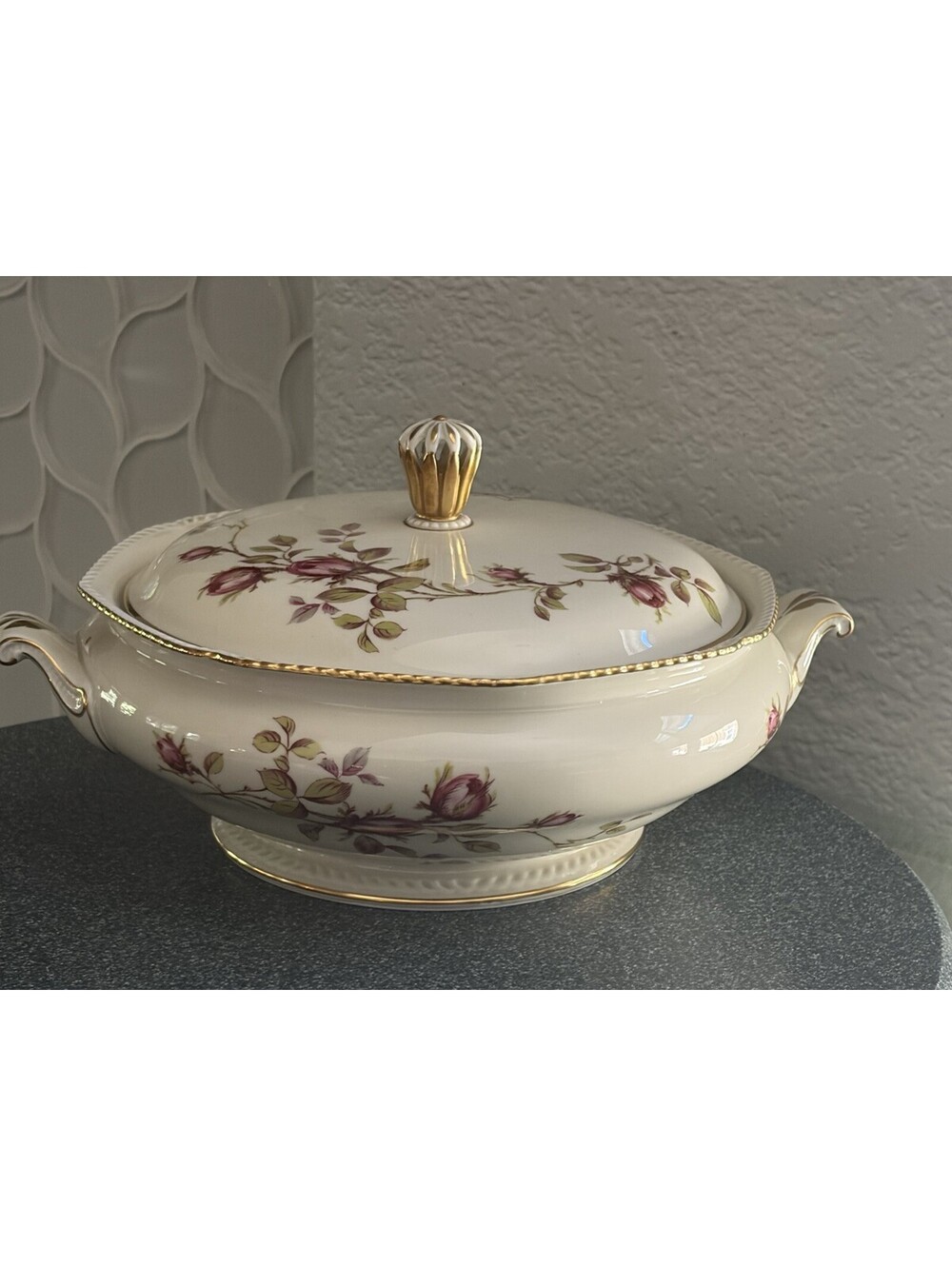 Royal Tettau - Konigl.pr.Tettau - ROSE - Covered Vegetable Bowl EUC